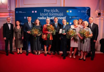 Odovzdávanie cien Dionýza Ilkoviča, fotografia víťazov, ministra a generálnej riaditeľky NIVaM