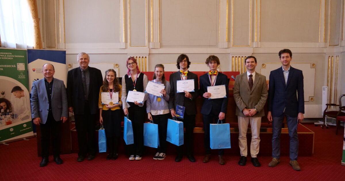 Turnaj mladých fyzikov 2026 - spoločná foto účastníkov