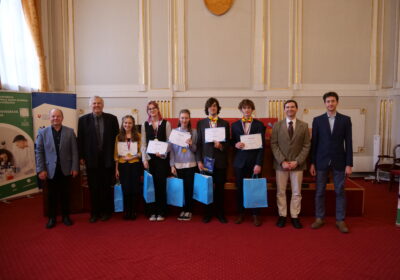 Turnaj mladých fyzikov 2026 - spoločná foto účastníkov