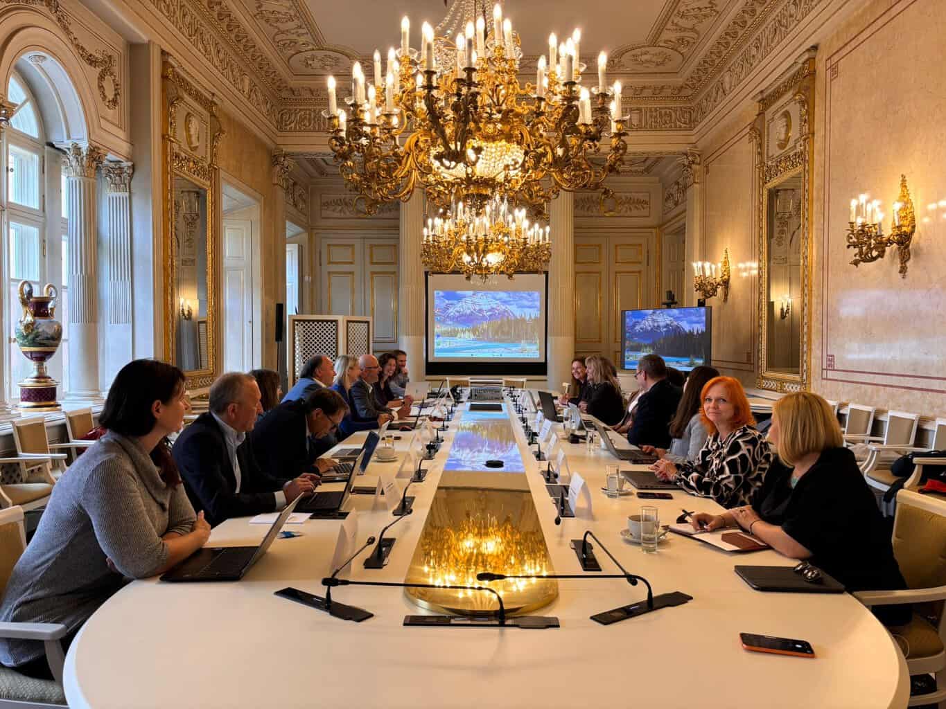 účastníci stretnutia českého a slovenského ministerstva školstva