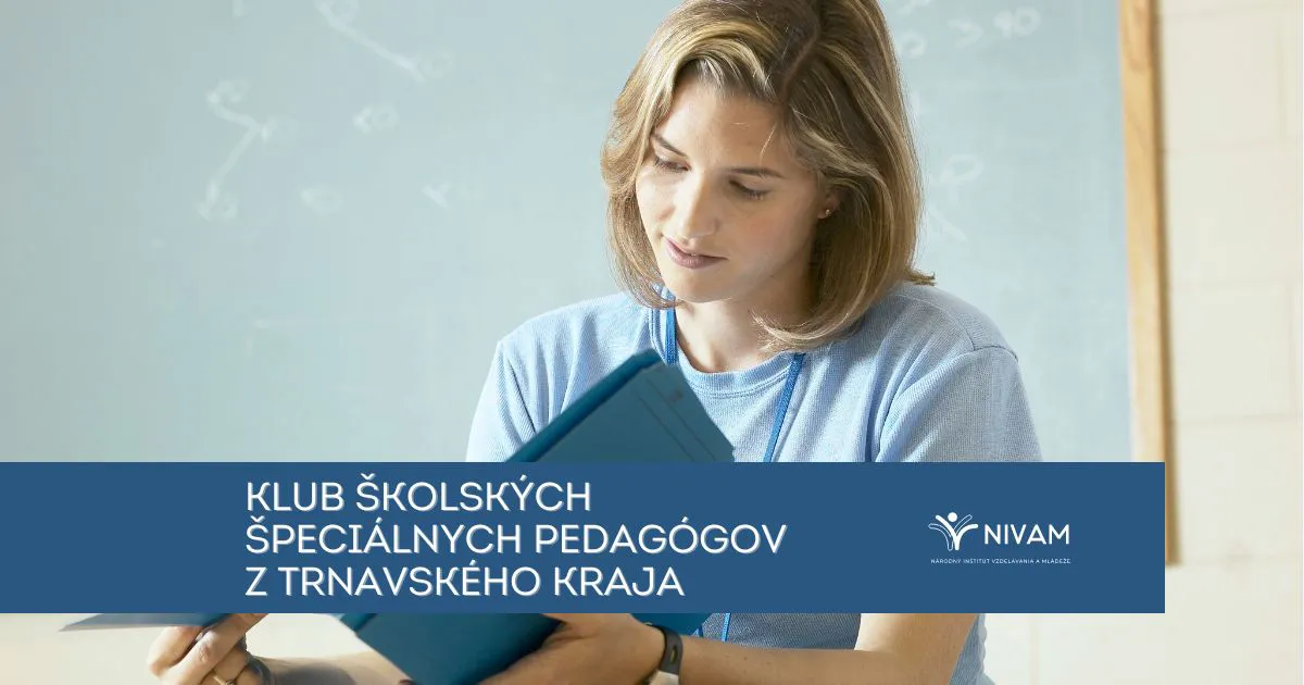 Na obrázku žena študujúca dokumenty.